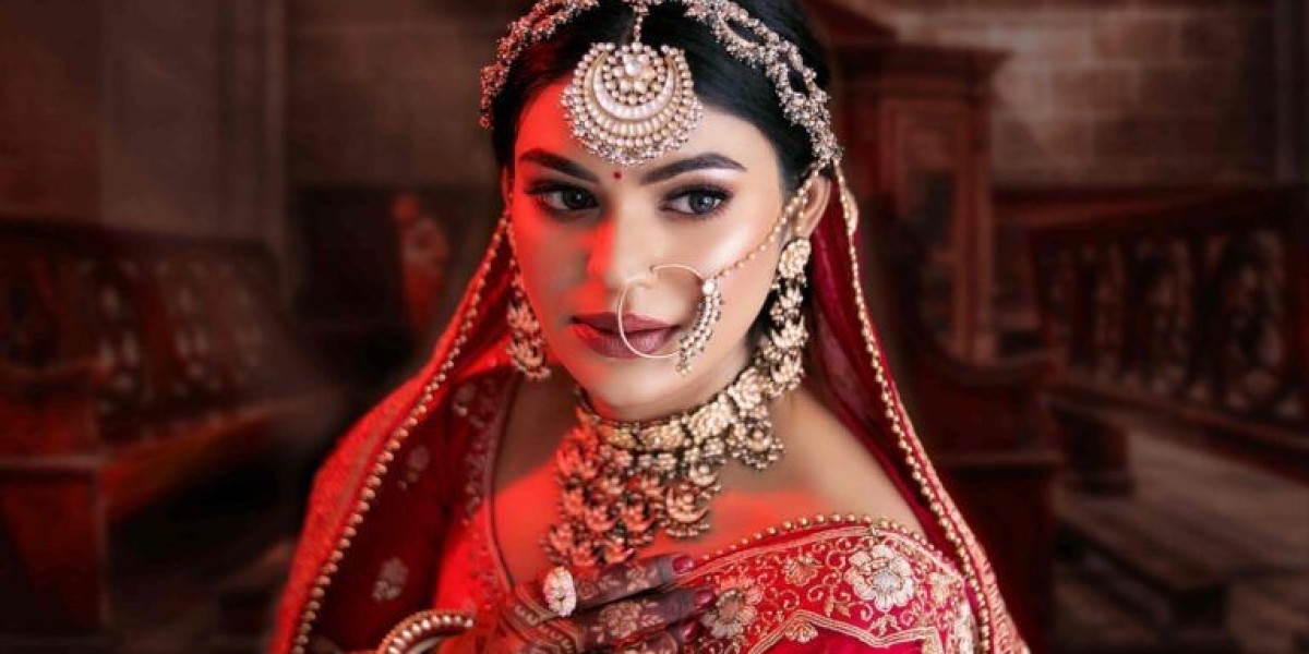 The best beauty salon in Varanasi for pre-wedding and bridal makeup.
