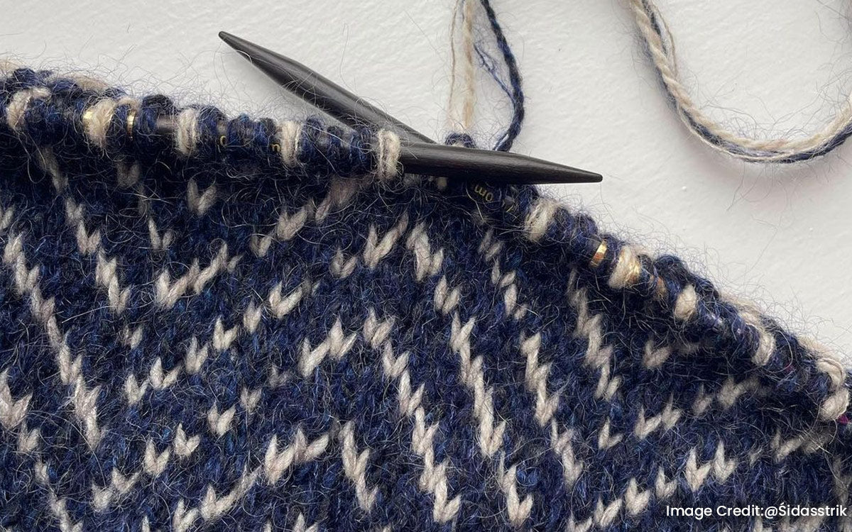 Knitting a Seamless Sweater on Circular Knitting Needles – lanternmoon.com