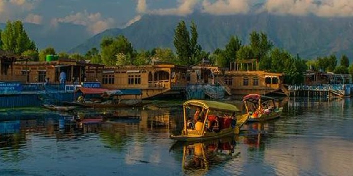 Luxury Houseboats in India: Your Gateway to Unmatched Comfort