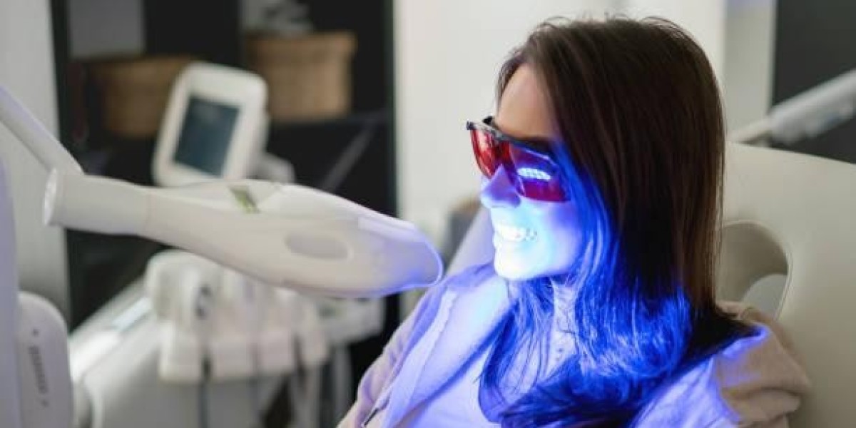 Exploring the World of Teeth Whitening in Toronto