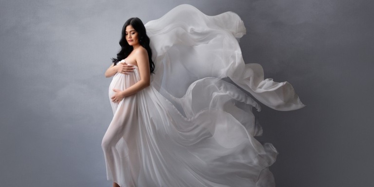 Clicking the Essence of Motherhood: Book our Maternity Photoshoot in Dubai