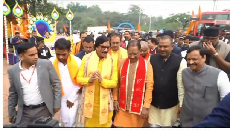 CM Vishnu Dev Sai: CM विष्णु देव साय ने अयोध्या में भण्डारे के संचालन के लिए श्रीराम के ननिहाल से कार्यकर्ताओं की टीम को झंडी दिखाकर किया रवाना