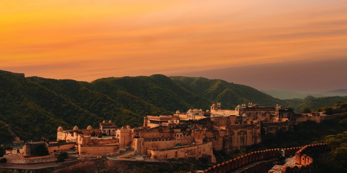 Enchanting Rajasthan: Unveiling the 6-Day Jaipur Udaipur Pushkar Tour with Rajasthanx