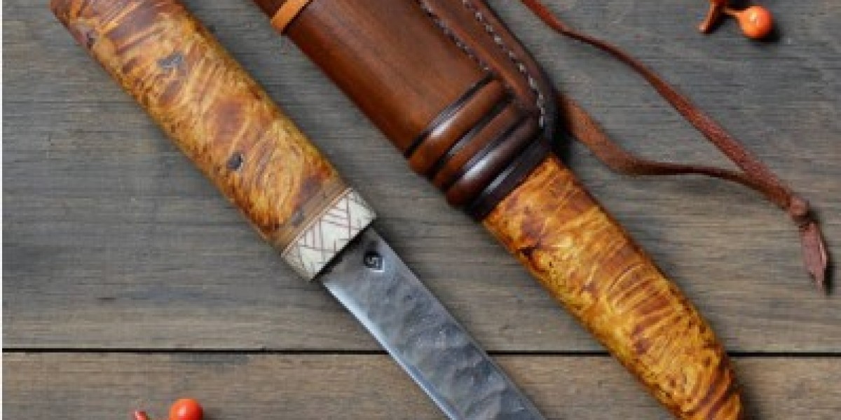 The Cutting Edge: Knife Usage in the Medieval Ages, with a Glimpse at Yakut Knives