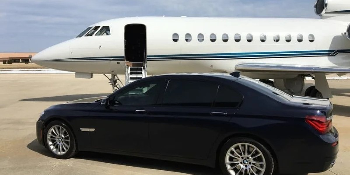 Experience Luxury: Transportation Service at Hollywood Burbank Airport with Pickup Limo Service