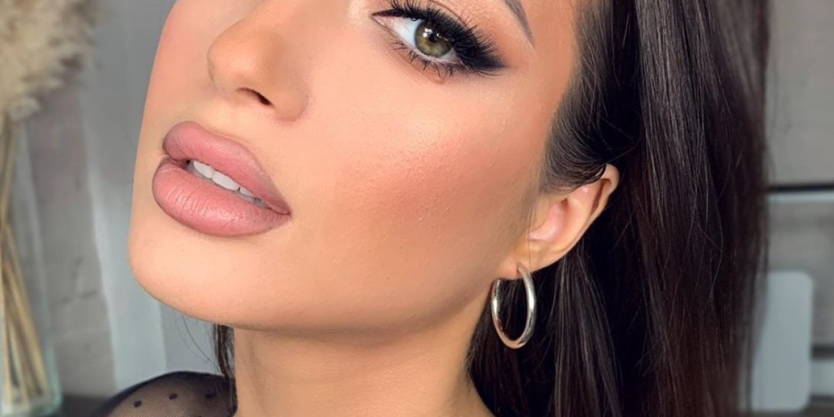 The Trendsetting Makeup Artist You Need to Follow Right Now
