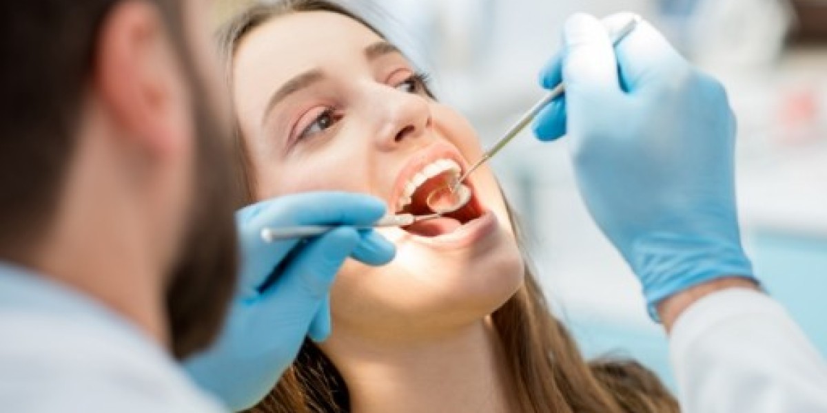 Unveiling the Smile Makeover: The Role of a Cosmetic Dentist