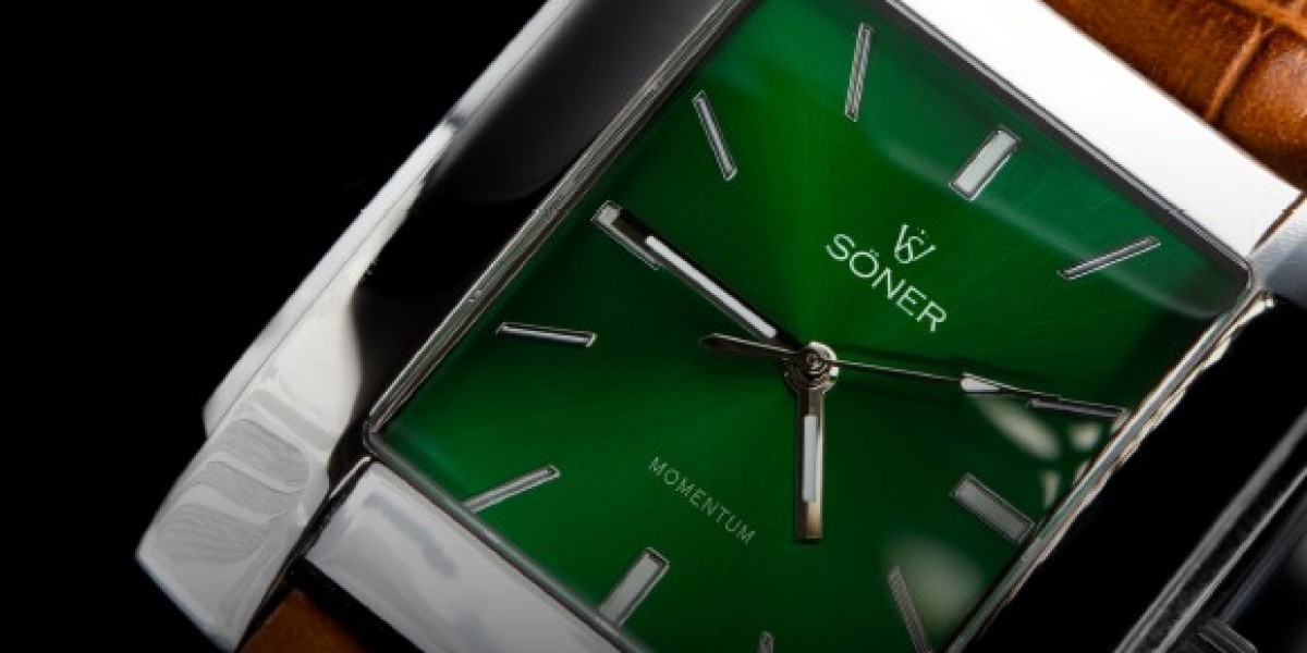 From Tradition to Innovation: Square Watches for Modern Tastes