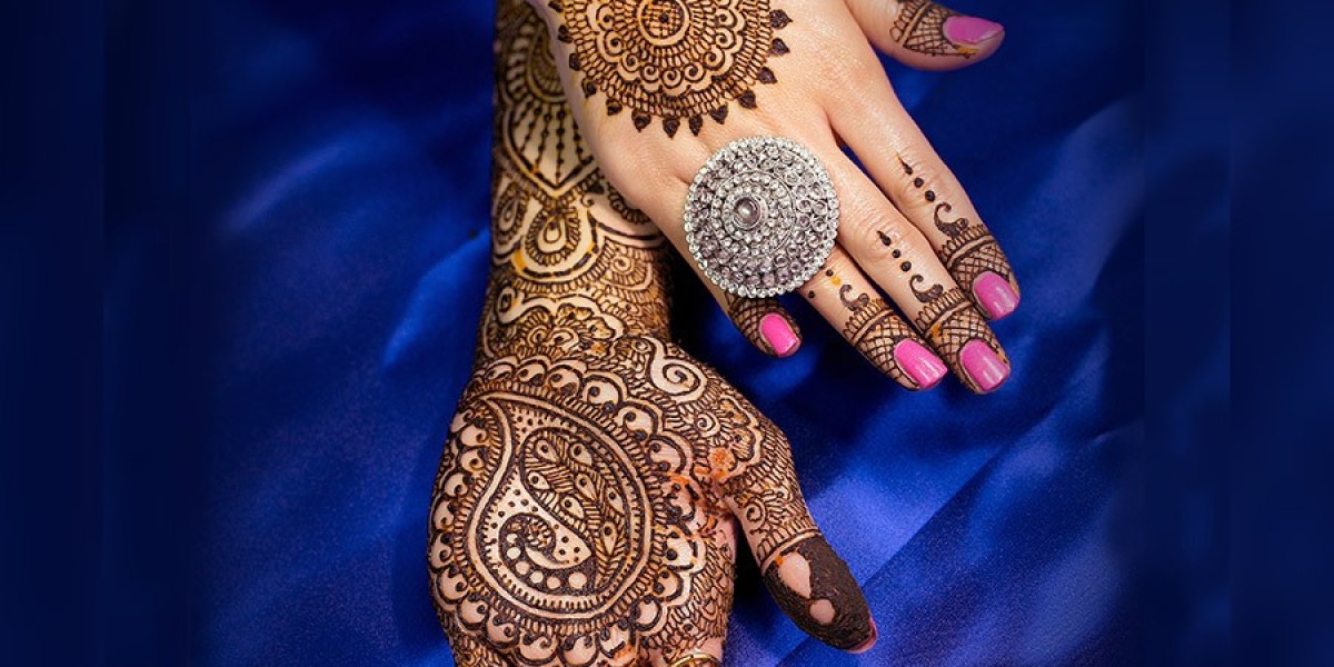 Reasonable Mehndi Service at Home in Lahore