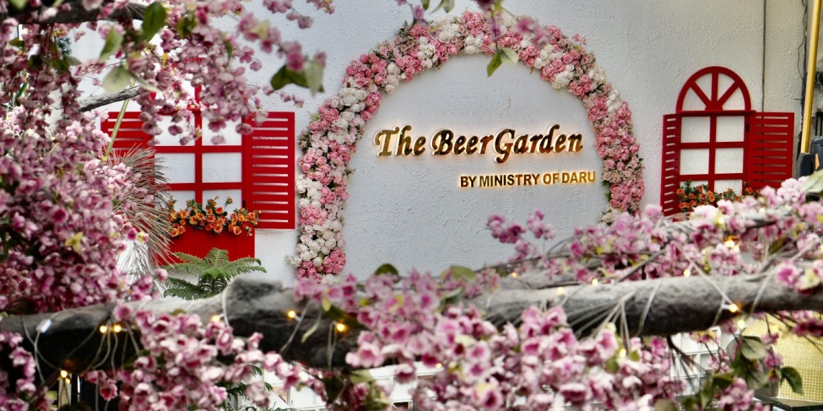 Best Bars and Clubs in The Beer Garden: Best Restaurants in Noida for a Relaxing Evening