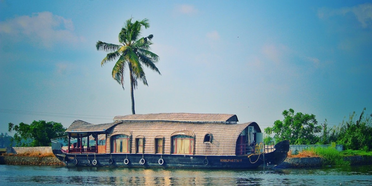 Relax in the backwaters of kerala with kerala tour packages from hyderabad [2024]