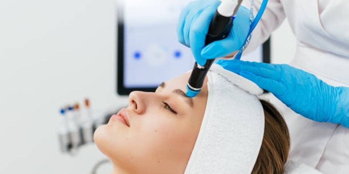 Seasonal Skincare: When to Get a Hydrafacial for Best Results