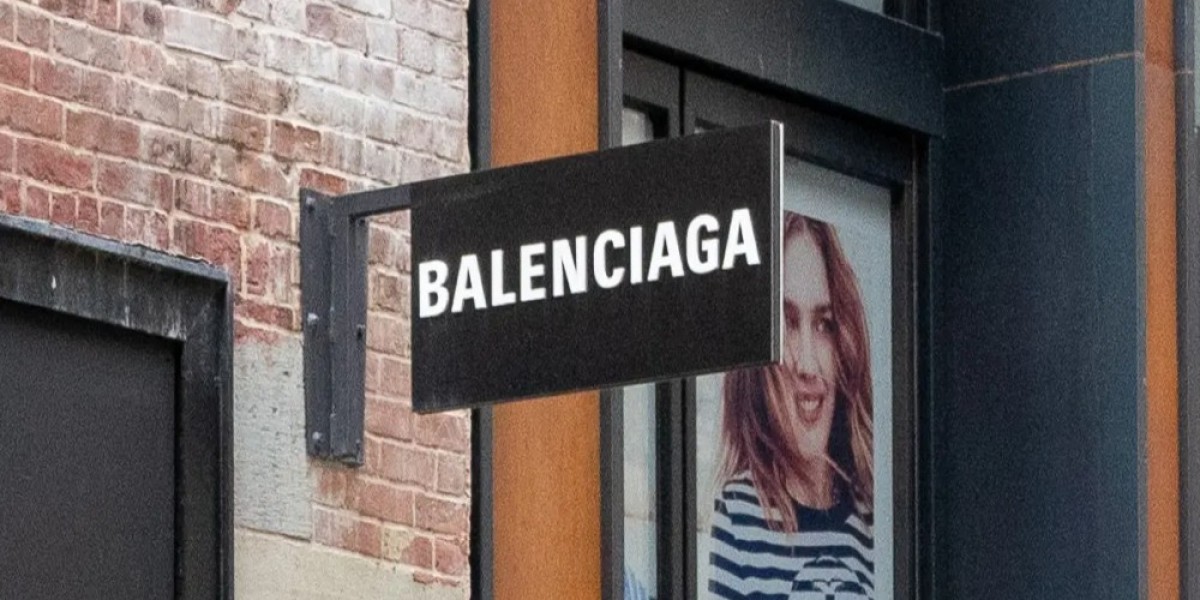 Balenciaga Shoes On Sale are made in Italy