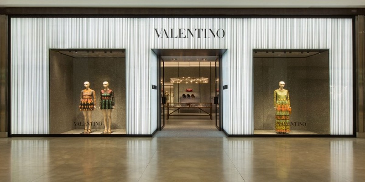 Valentino Sneakers Outlet very first diamond engagement ring