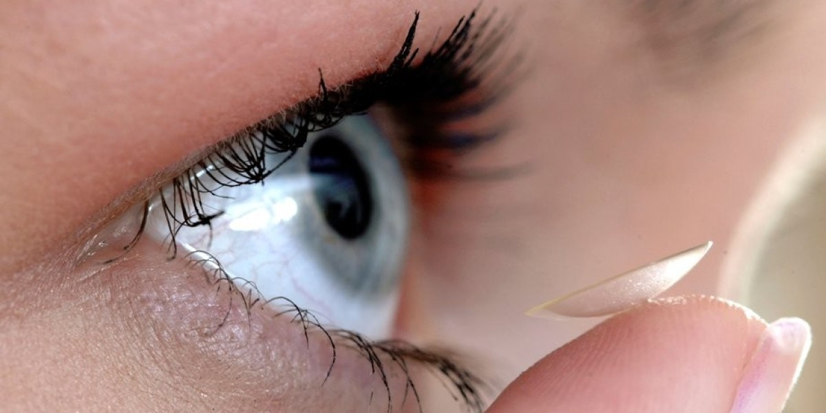Handling Contact Lenses Properly