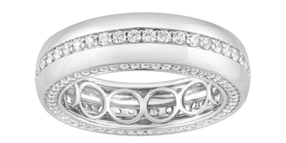 Timeless Elegance: Discover Rogers & Hollands Wedding Rings for Women