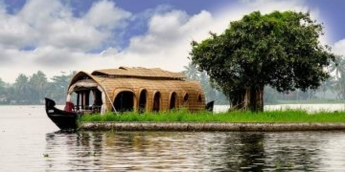 Discover the Charm of an Alleppey Boat House Experience