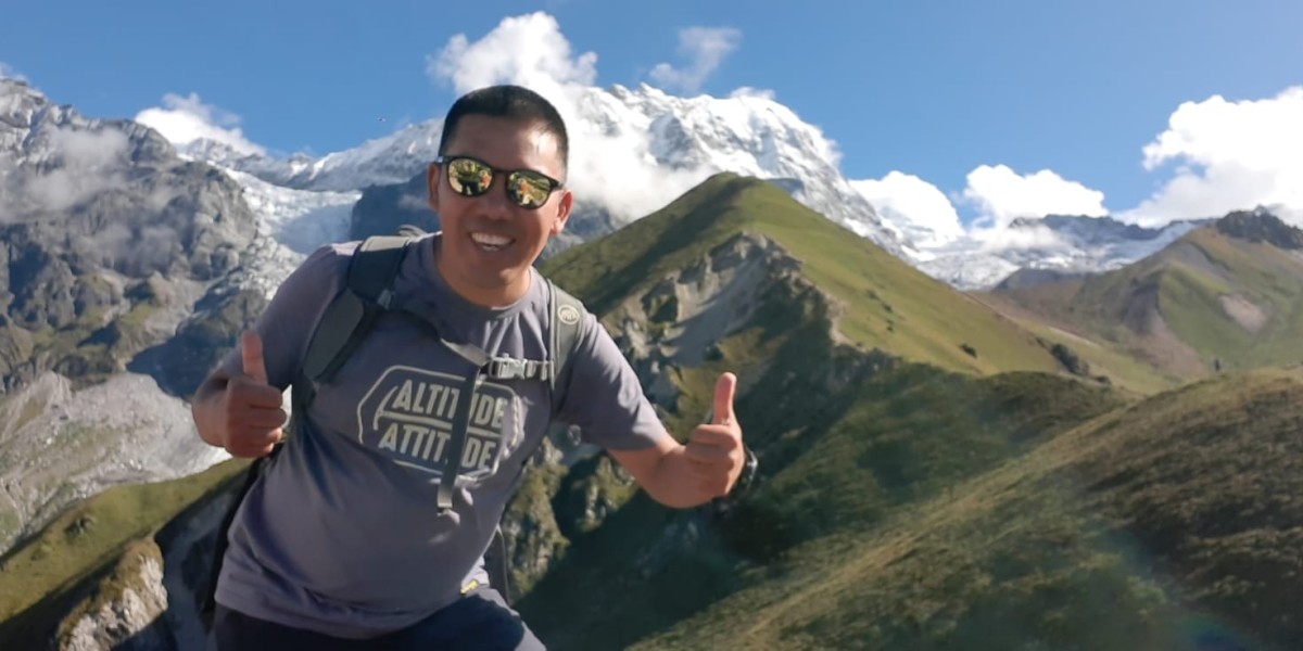 Reaching the Pinnacle A Guide to Climbing Lobuche Peak