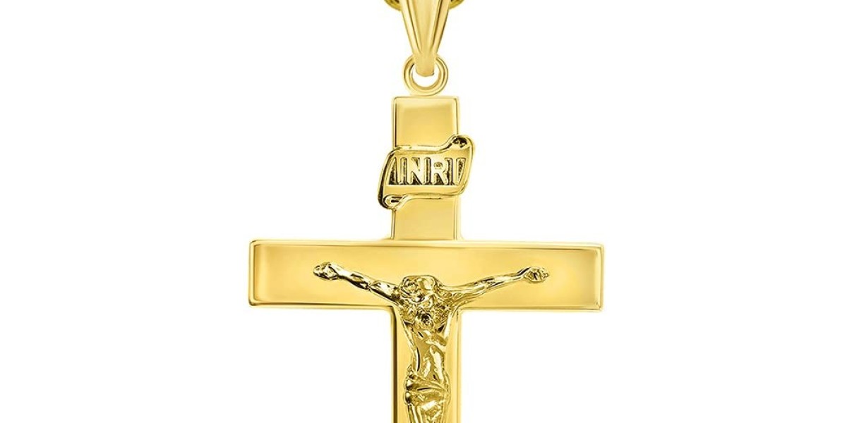 A Guide to Wearing Men's Gold Cross Chains with Confidence