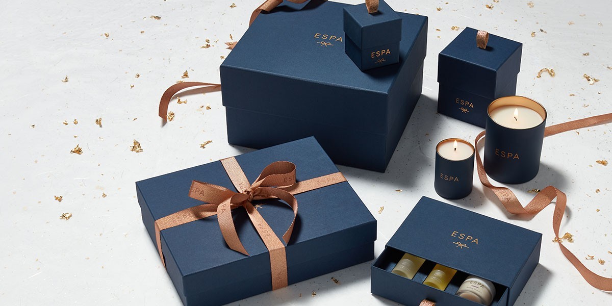 Assemble Custom Gift Boxes Efficiently