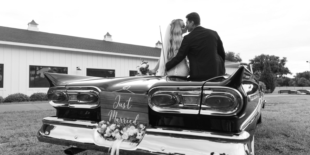 Top Reasons to Choose a Limousine Service for Your Wedding Day