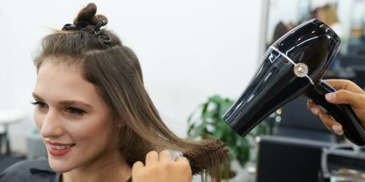 The Ultimate Guide to the Long Hair Blowout Hairstyle: Hollywood Flair