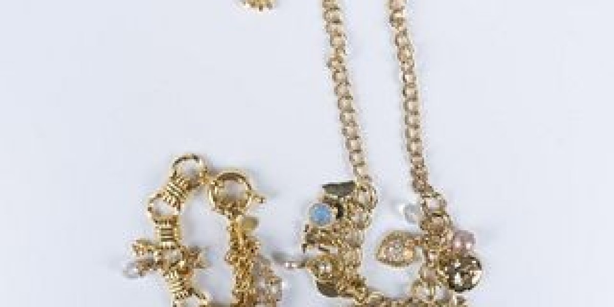 Uncover the Charm of Vintage Jewelry Auctions and Experience Timeless Elegance