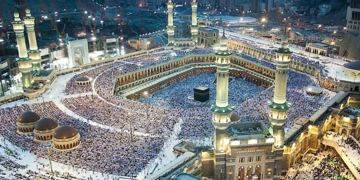 hajj and umrah packages with Labbayk in Paris